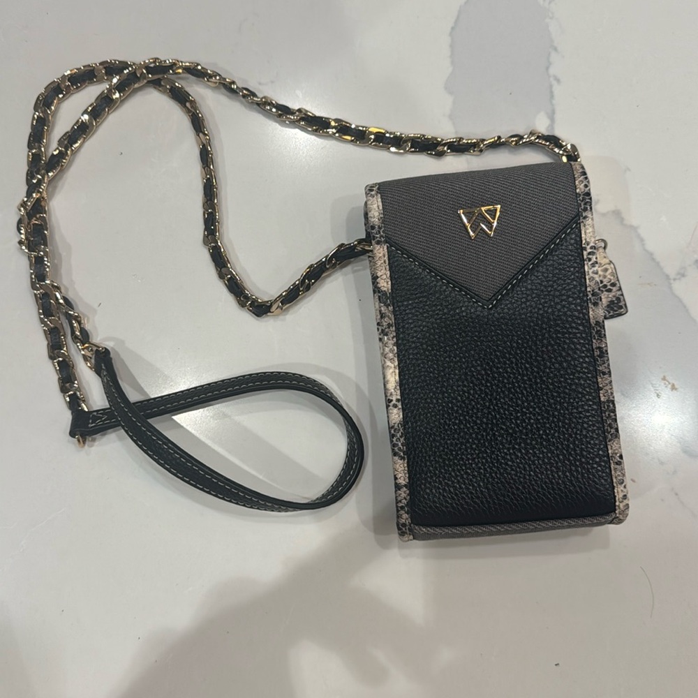 Kelly Wynn Crossbody phone bag